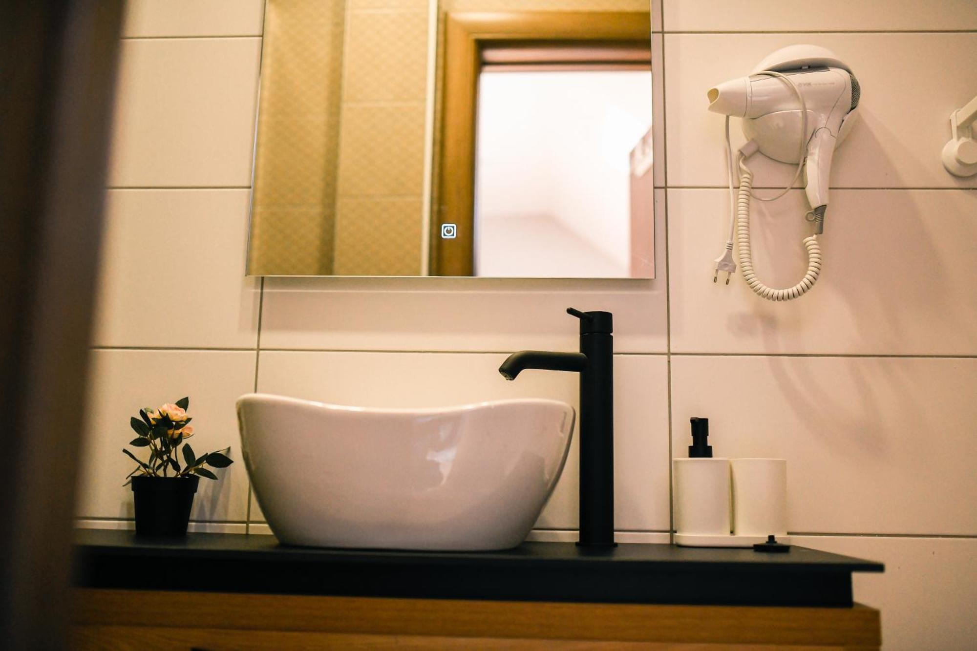 Brent Collection - Apartments In City Center Novi Sad Esterno foto