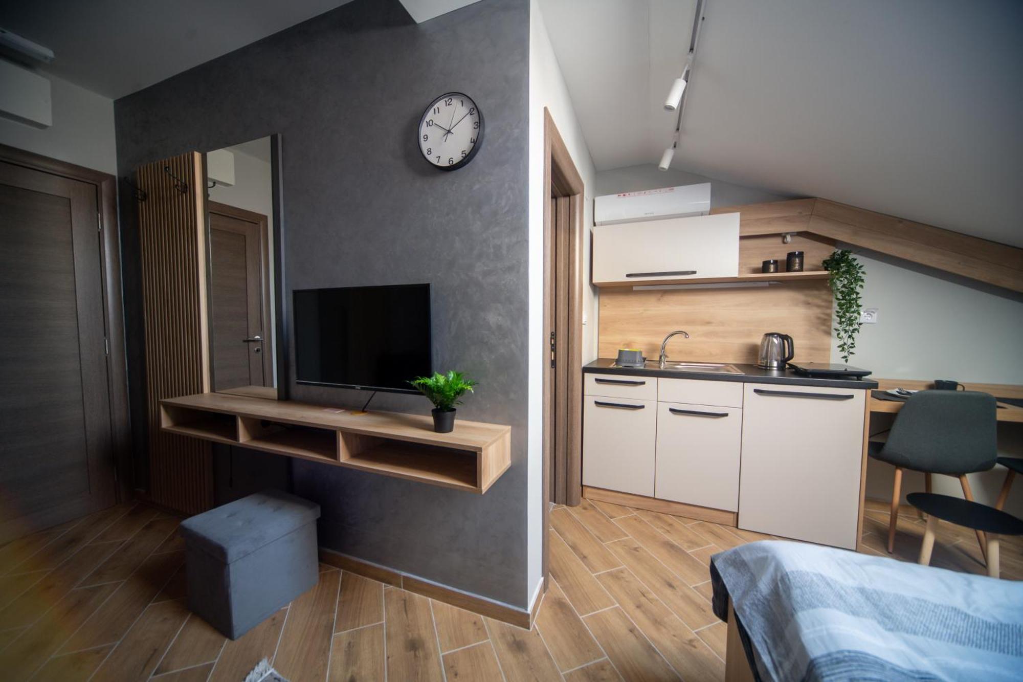 Brent Collection - Apartments In City Center Novi Sad Esterno foto
