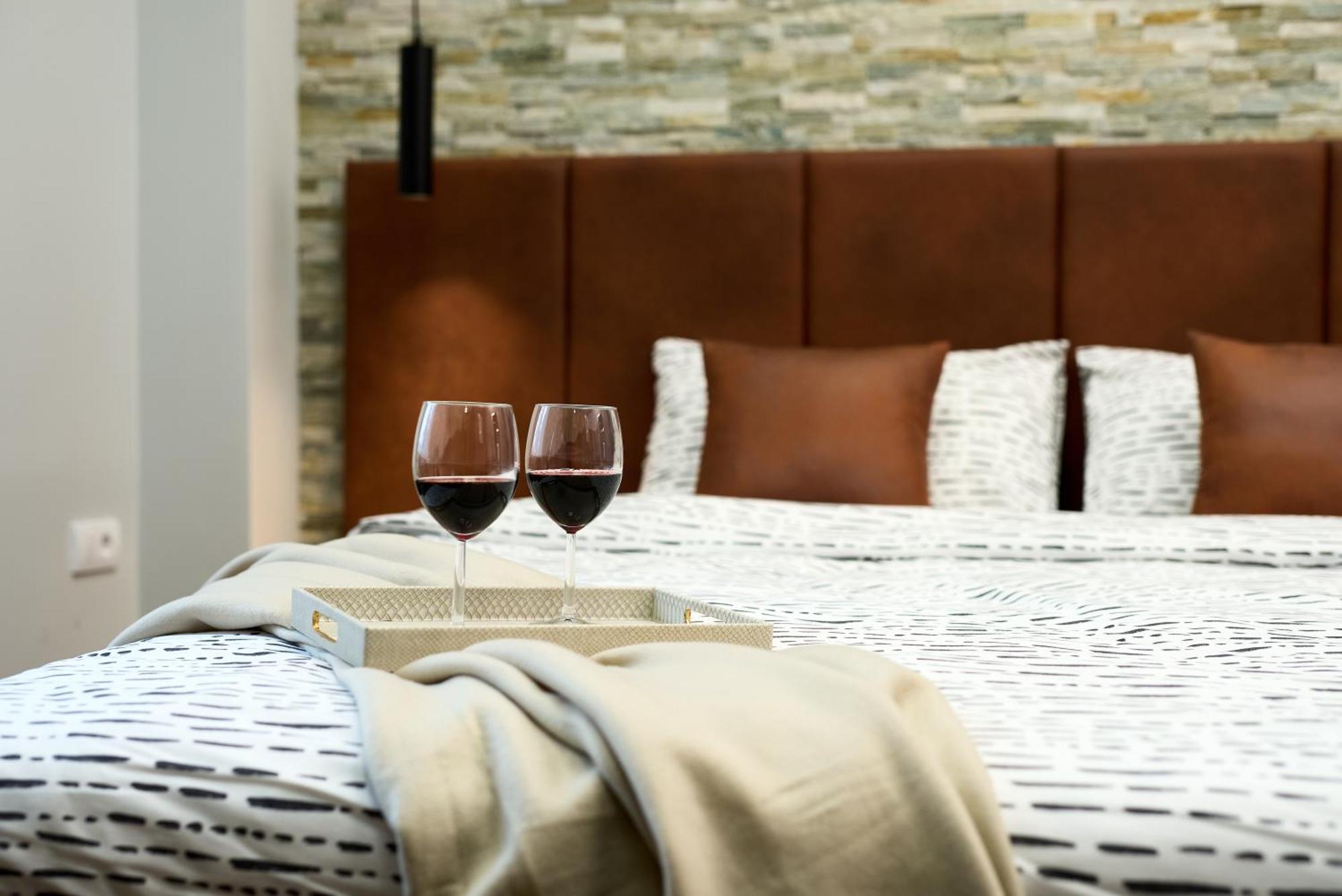 Brent Collection - Apartments In City Center Novi Sad Esterno foto